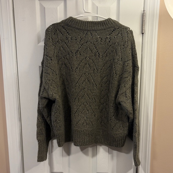 Old Navy Women's Knit Sweater in Olive - Picture 3 of 4
